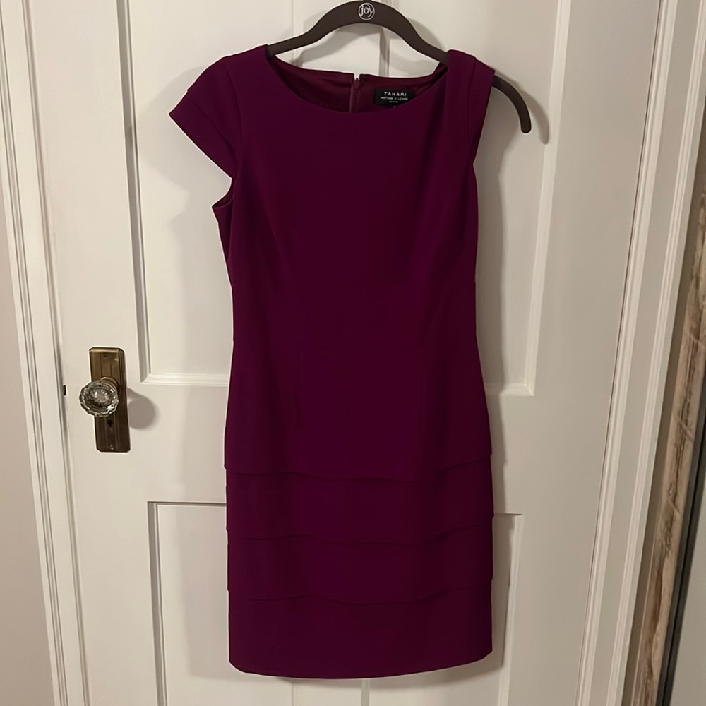 Tahari tiered dress size 2P new with tags